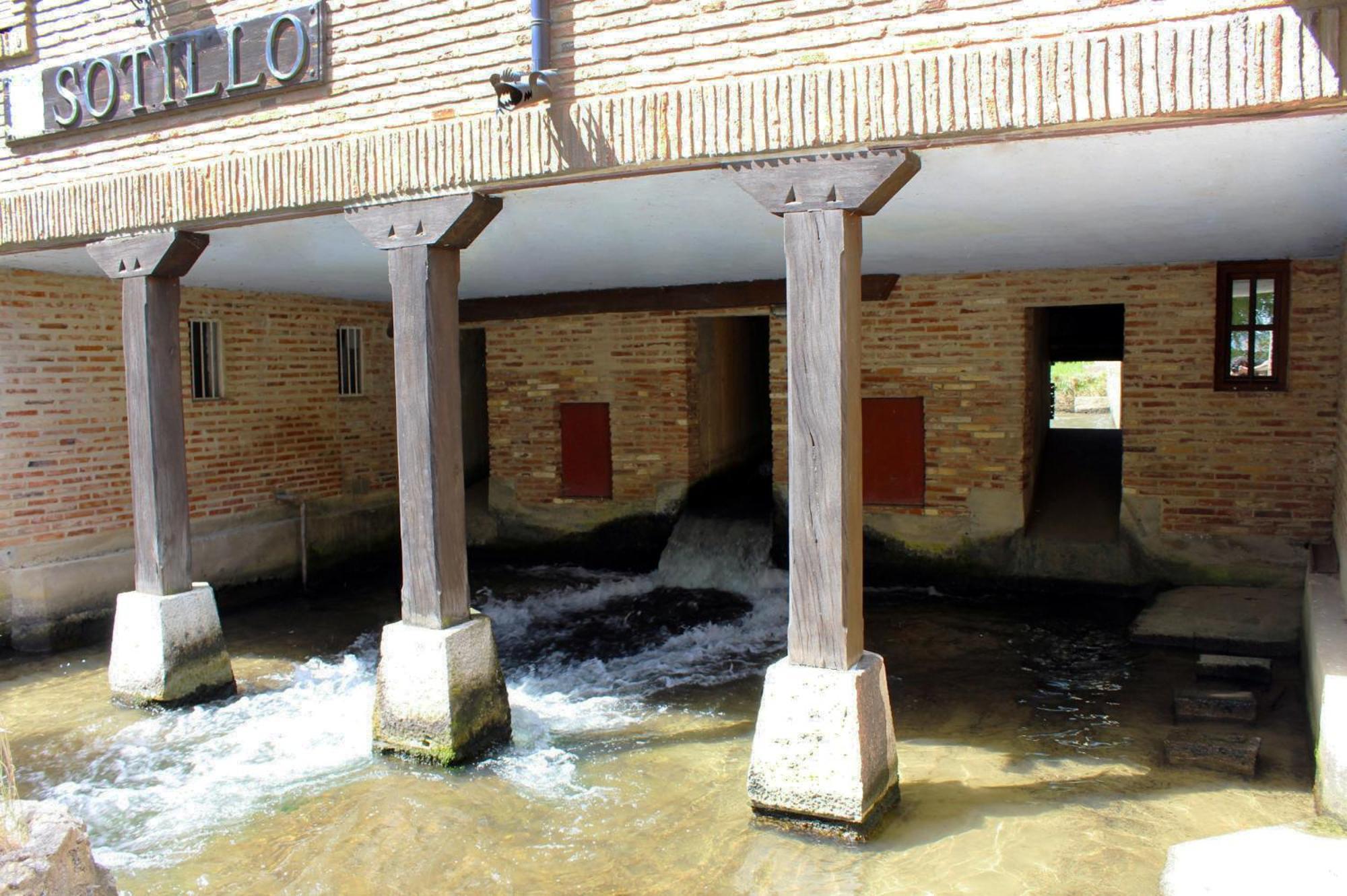 Molino El Sotillo Villa Saldaña Exterior foto